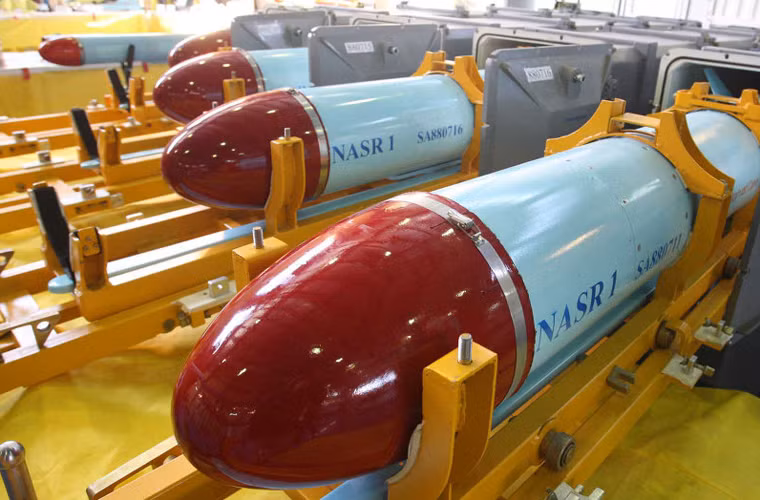 Phát biểu này được đưa ra chỉ vài ngày sau khi Tổ chức Công nghiệp Hàng không Không gian Iran (IAIO) tổ chức bàn giao lô tên lửa Nasr đầu tiên cho IRIAF hôm 9/2. Tướng Nasirzadeh cũng cho biết thêm rằng, họ sẽ "sớm" tích hợp Nasr cho F-14 và sau đó là các máy bay loại khác.