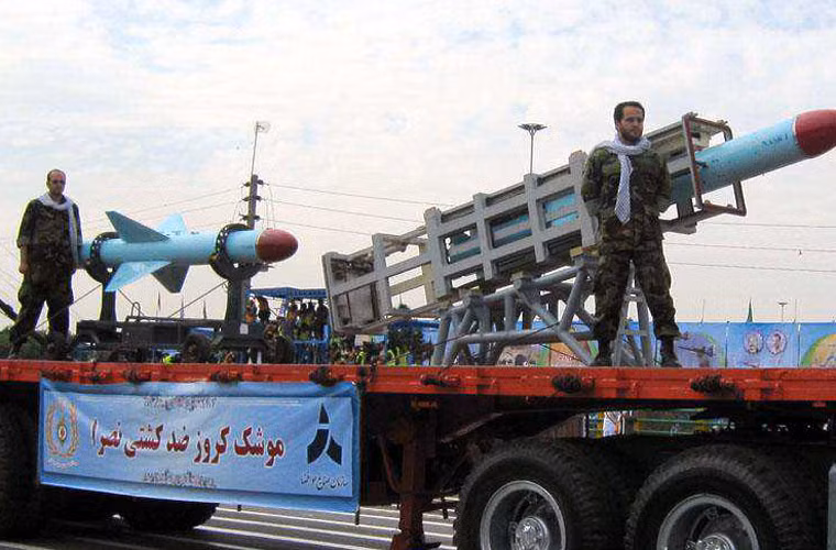 Hiện Iran vẫn chưa công bố một cách rõ ràng sự phát triển và tính năng tên lửa chống hạm Nasr. Theo một số nguồn tin nước này, nguyên mẫu ban đầu Nasr là tên lửa tầm trung tự dẫn bằng radar được thiết kế để tấn công mục tiêu trên biển ở cự ly 35km.