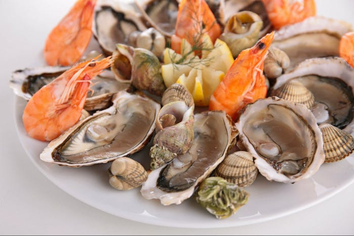 Các thành viên trong gia đình Hoàng gia Anh không được ăn những loại động vật có vỏ như nghêu, sò,... Mặc dù một số thành viên trong gia đình không tuân thủ nghiêm ngặt quy tắc này, nhưng đây thực sự là một biện pháp phòng ngừa để đảm bảo không ai gặp phải trường hợp ngộ độc thực phẩm đáng tiếc.