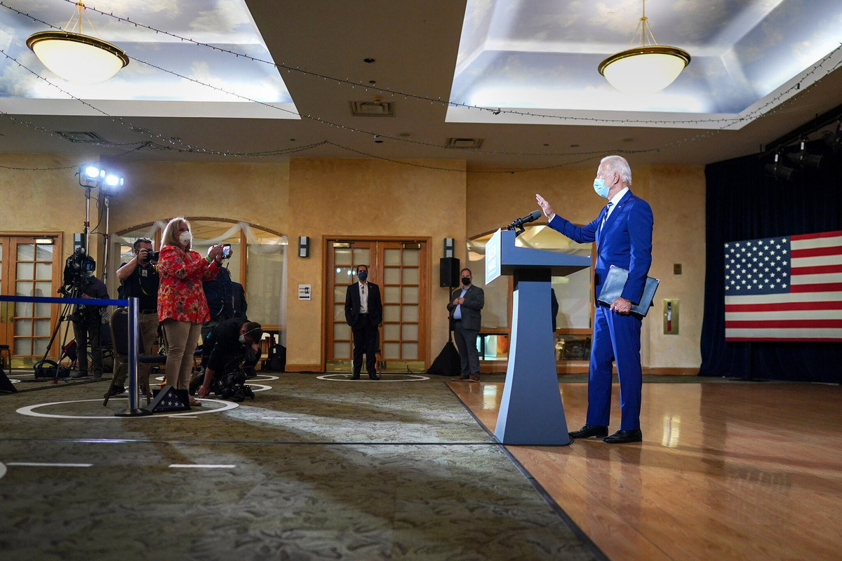 Giáo sư Khoa học Chính trị Kevin Wagner tại FAU nhận định ông Joe Biden tiếp tục cạnh tranh giành các cử tri lớn tuổi tốt hơn cựu ứng viên Dân chủ Hillary Clinton đã làm vào năm 2016 và điều đó có thể là sự khác biệt ở Florida. Ảnh: NYT. 