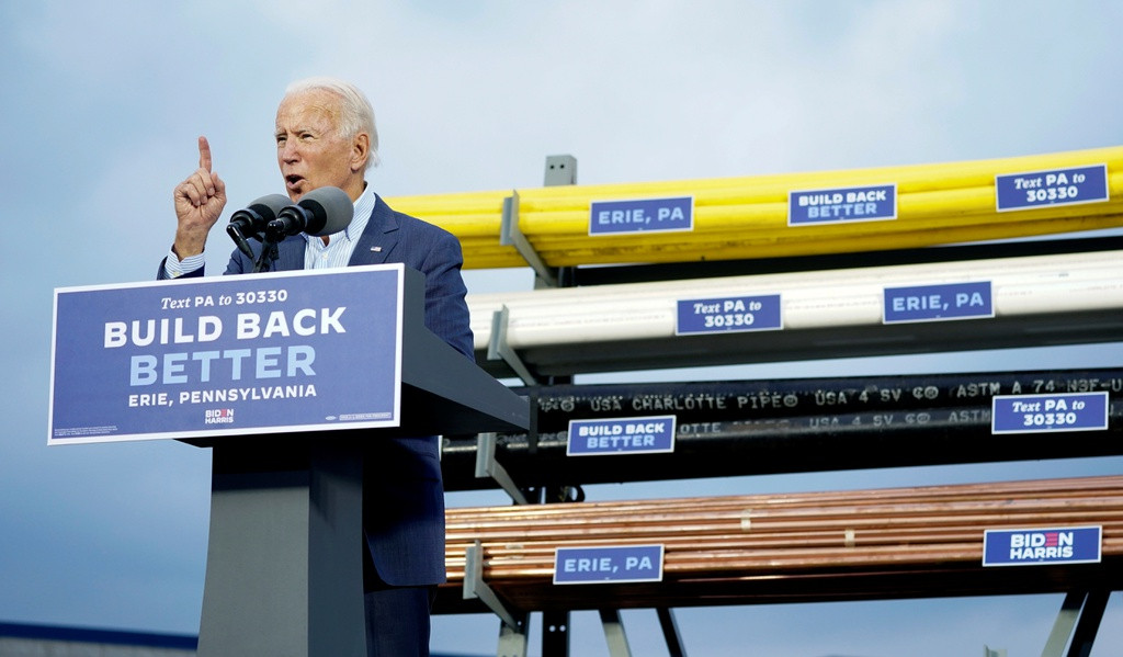 Ứng viên Biden được cho là có lợi thế sân nhà bởi quê ông ở bang này và ông vẫn duy trì quan hệ với tầng lớp công nhân ở đây. Được biết, ông Biden sinh ra ở Scranton, Pennsylvania, và sống tại đây đến năm 10 tuổi. Cựu Phó Tổng thống Mỹ có quan hệ gắn bó và thường xuyên nói về quê nhà trong các bài phát biểu của mình. Ảnh: Reuters. 