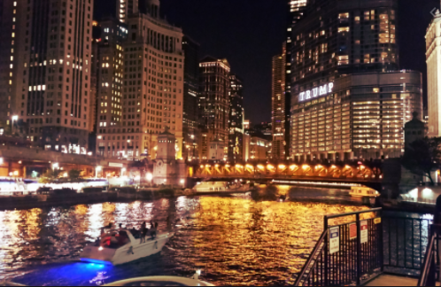 Sông Chicago, chảy qua trung tâm thành phố Chicago, là con sông duy nhất trên thế giới chảy ngược. Ảnh: Wikipedia.