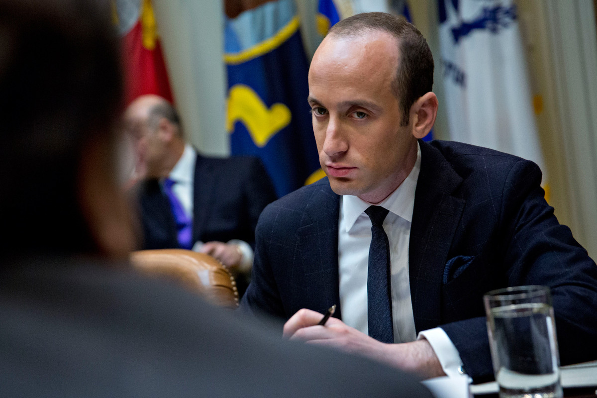 Stephen Miller chính là người viết bài phát biểu cho ông Trump tại đại hội toàn quốc của Đảng Cộng hòa năm 2016. Tháng 8/2016, Miller được bổ nhiệm làm trưởng nhóm chính sách kinh tế của ông Trump. Ảnh: Time.