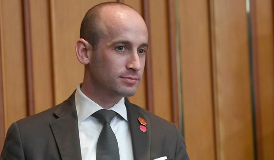 Ông Stephen Miller là nhân vật mới nhất trong số nhóm thân cận của Tổng thống Donald Trump mắc COVID-19, kể từ khi nhà lãnh đạo Mỹ dương tính với virus hồi tuần trước. Ảnh: WT.