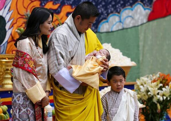 Hồi tháng 3/2020, vợ chồng Hoàng hậu Bhutan chào đón cậu con trai thứ hai, tiểu Hoàng tử Jigme Ugyen Wangchuck. Ảnh: NMR.