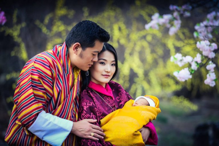 Năm 2016, Hoàng hậu Pema hạ sinh con trai đầu lòng, tiểu Hoàng tử Jigme Namgyel Wangchuck. Ảnh: GT.