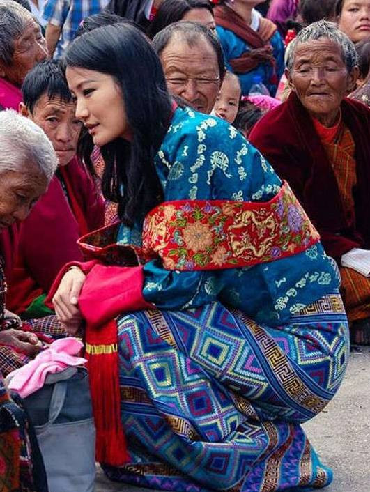 Quốc vương Jigme Khesar Namgyel Wangchuck từng chia sẻ rằng ông yêu Pema vì tính cách tốt bụng và ấm áp của cô. Ảnh: GT.