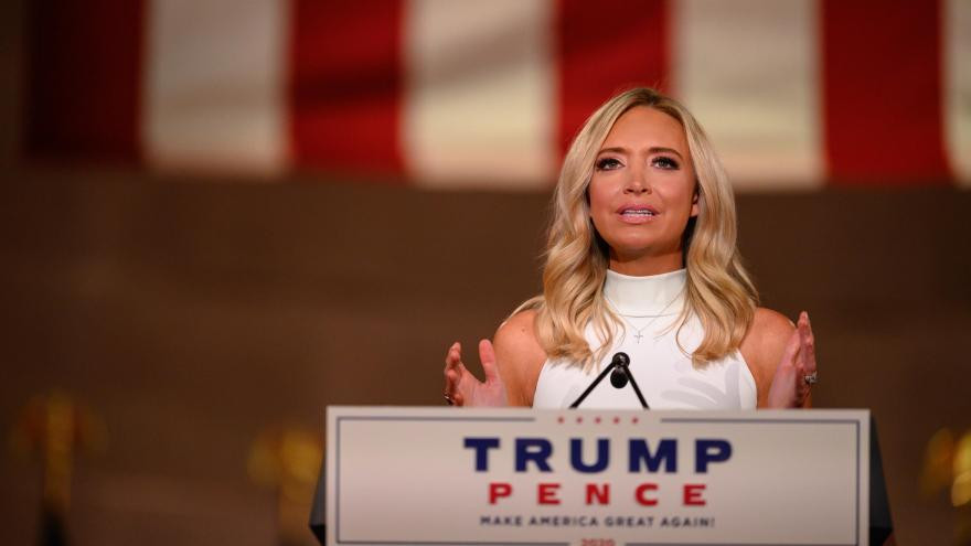 Bà McEnany là người phát ngôn của RNC cho tới khi gia nhập ban vận động tái tranh cử của ông Trump hồi tháng 2/2019. Bà trở thành người phát ngôn cho chiến dịch tái tranh cử của Tổng thống Trump. Ảnh: CBS.