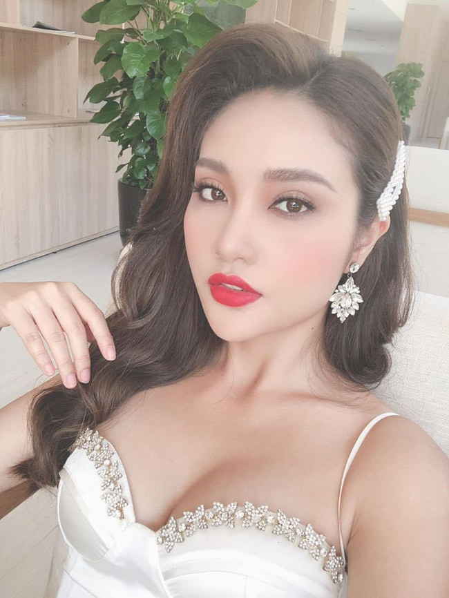 Ban gai dep ngat ngay cua chang thu mon Van Bieu-Hinh-4