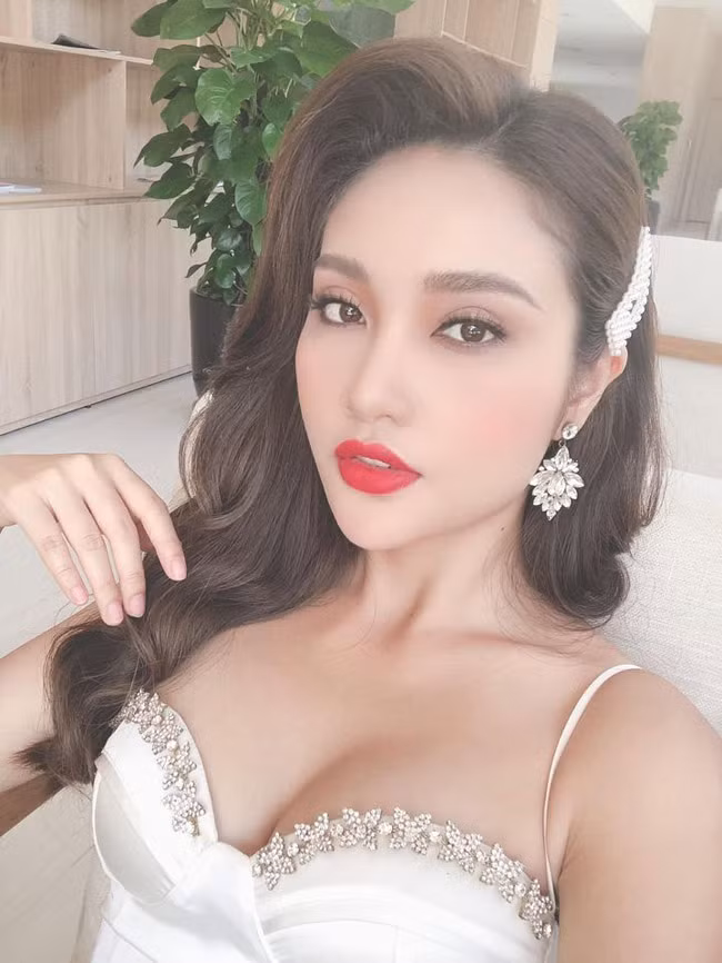 Ban gai dep ngat ngay cua chang thu mon Van Bieu-Hinh-4