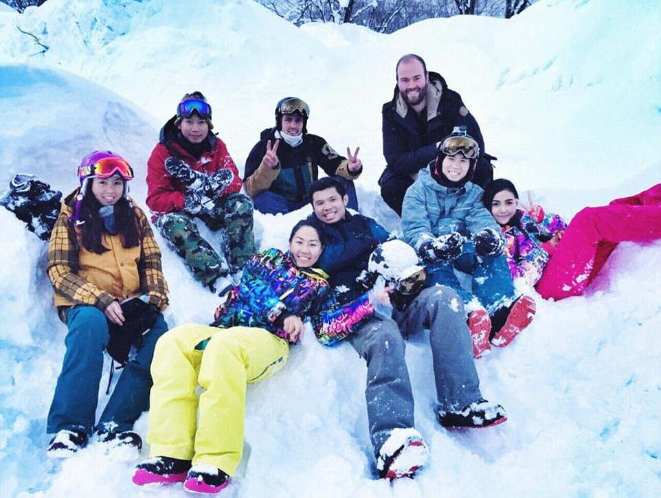 Nguồn tin cho hay, Vorayuth đã đi du thuyền trên bến cảng của Monaco, trượt tuyết ở Nhật Bản và tổ chức sinh nhật của mình tại Nhà hàng Gordon Ramsay ở London (Anh). Ảnh: Daily Mail. 