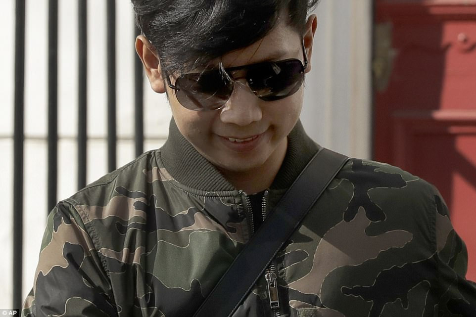 Vorayuth Yoovidhya thậm chí còn thoải mái hưởng thụ cuộc sống cá nhân sang chảnh ở nước ngoài. Mỗi lần thông tin về cuộc sống xa hoa của "boss" Red Bull xuất hiện, người dân Thái Lan không khỏi tức giận. Ảnh: AP. 