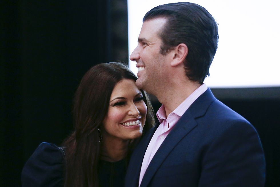 Trước khi hẹn hò với con trai cả nhà ông Trump, Kimberly Guilfoyle từng trải qua hai cuộc hôn nhân.