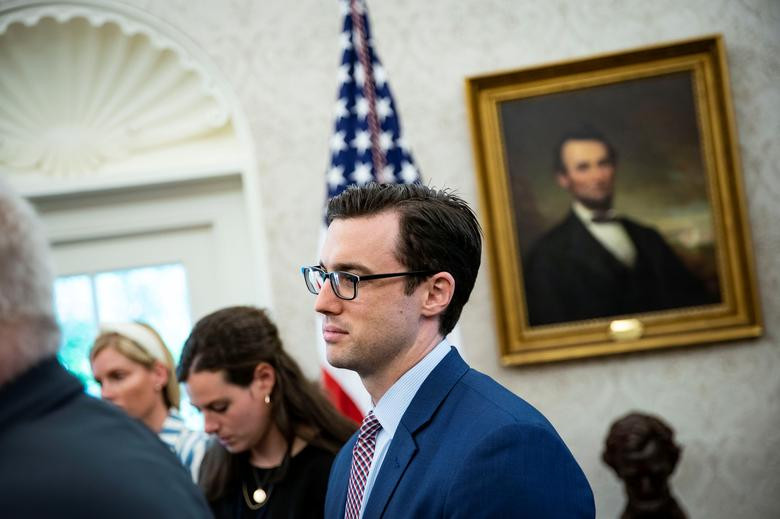 Trợ lý của Tổng thống Trump, Nicholas Luna, cũng có kết quả dương tính với COVID-19.