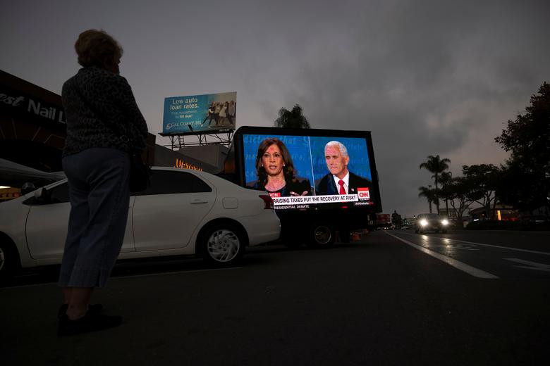 Tuy nhiên, hai ứng cử viên đã né tránh nhiều câu hỏi trực tiếp và hướng sang chủ đề khác.