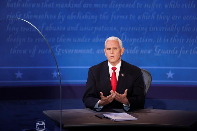 Theo bình luận của tờ Guardian, chiến thuật tranh luận của Phó Tổng thống Pence đến nay vẫn là nghe câu hỏi từ người điều phối và trả lời hoàn toàn khác với câu hỏi.