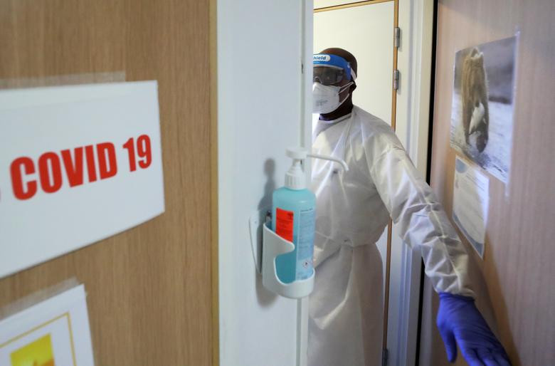 Chau Au van quay cuong trong “bao” COVID-19-Hinh-6