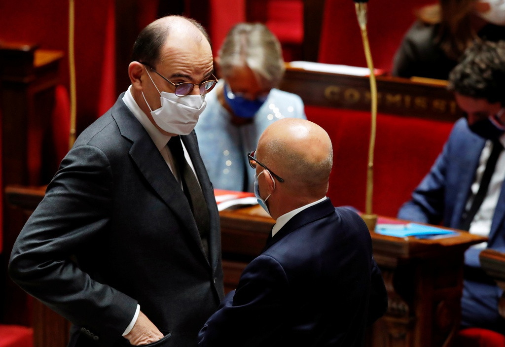 Thủ tướng Pháp Jean Castex đã cùng một số quan chức cấp cao nước này đã có mặt tại Nghị viện Pháp để tiến hành mặc niệm đối với những nạn nhân của vụ tấn công bằng dao tại Nice.