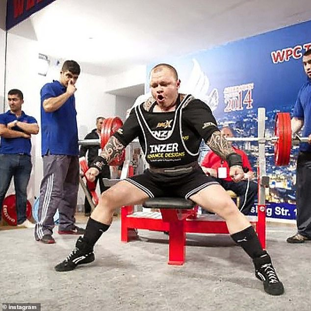 "Mẹ tôi luôn ủng hộ tôi dù tôi không giống như những cô gái bình thường khác. Tôi sẽ không thay đổi. Tôi sẽ không chứng minh bất cứ điều gì với ai. Đó chỉ là phong cách, lối sống của tôi...Tôi rất thoải mái", cô chia sẻ. Ảnh: Instagram.