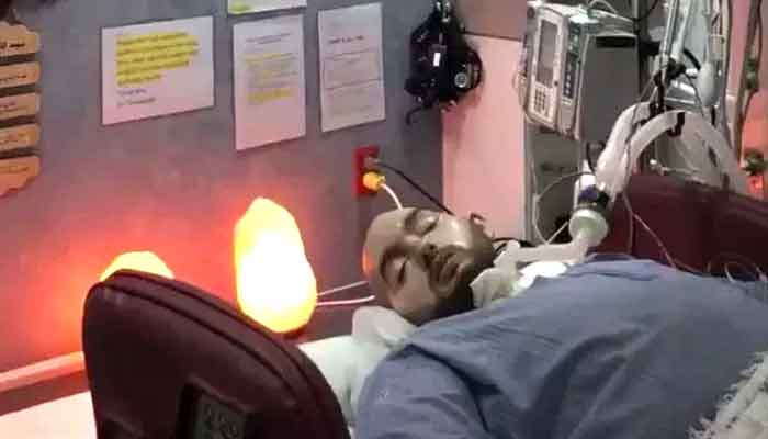 Tuy nhiên, đây không phải là lần đầu tiên Hoàng tử Khalid cử động cơ thể trong thời gian hôn mê.