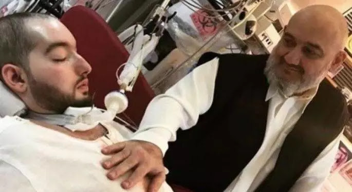 Cha anh - em trai của tỷ phú, Hoàng tử Arab Saudi Al-Waleed bin Talal Al Saud - không bỏ cuộc và tiếp tục theo dõi tình trạng của con trai với hy vọng một ngày nào đó anh sẽ tỉnh lại. Ảnh: MP.