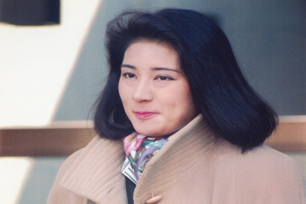 Hoàng hậu Masako, sinh năm 1963, từng tốt nghiệp 3 đại học danh tiếng là Đại học Harvard, Đại học Tokyo và Đại học Oxford. Ảnh: AP.