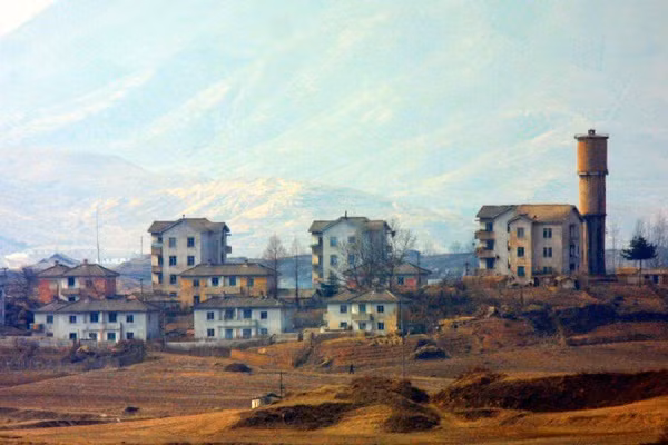 Bi an “lang hoa binh” Kijong-dong o bien gioi lien Trieu