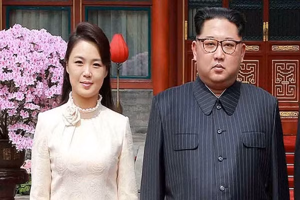 Phu nhân của nhà lãnh đạo Triều Tiên Kim Jong-un luôn thu hút ống kính truyền thông mỗi lần xuất hiện trước ông chúng. Ảnh: AP. 