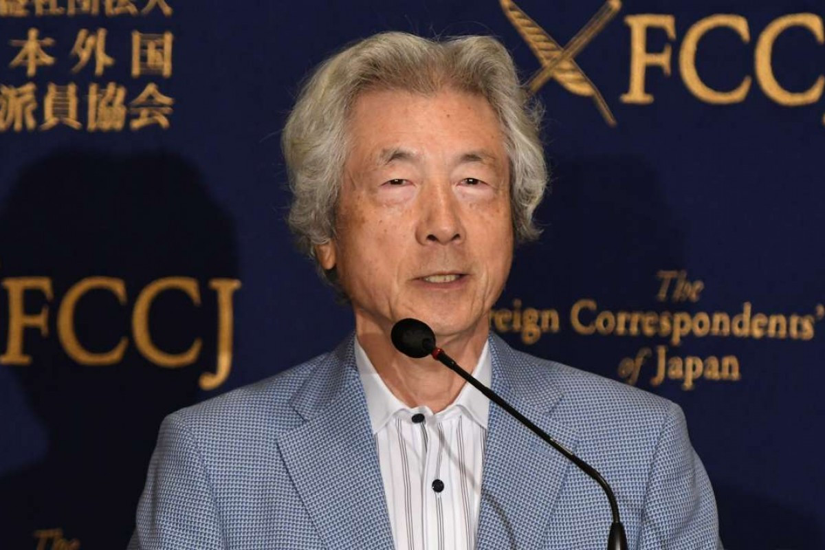 Trong thời gian ở thăm Việt Nam từ ngày 27 đến 28/4/2002, Thủ tướng Nhật Bản Koizumi đã hội đàm với Thủ tướng Phan Văn Khải; đến chào Tổng Bí thư Nông Đức Mạnh và Chủ tịch nước Trần Đức Lương. Qua các cuộc tiếp xúc, hội đàm, hai bên đã trao đổi về các biện pháp cụ thể nhằm tăng cường hơn nữa quan hệ hợp tác Việt Nam - Nhật Bản trên nhiều lĩnh vực, nhất là hợp tác kinh tế. Ảnh: EPA.