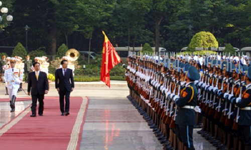 Thủ tướng Chính phủ Nguyễn Tấn Dũng và Thủ tướng Nhật Bản Naoto Kan đã tiến hành cuộc hội đàm quan trọng. Hai bên nhất trí tổ chức phiên họp lần thứ 4 của Ủy ban Hợp tác Việt Nam - Nhật Bản tại Việt Nam trong năm 2011 và tiến hành cuộc họp đầu tiên của Đối thoại Đối tác Chiến lược Việt Nam - Nhật Bản về các lĩnh vực chính trị, ngoại giao, quốc phòng và an ninh vào tháng 12/2010. Ảnh: Chinhphu.vn.