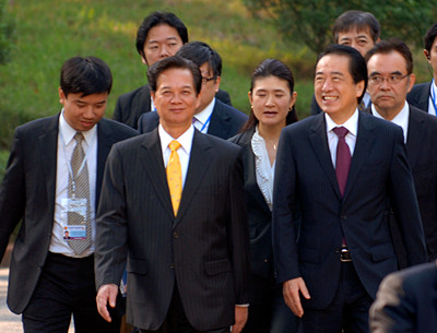 Nhận lời mời của Thủ tướng Chính phủ Nguyễn Tấn Dũng, Thủ tướng Nhật Bản Naoto Kan đã thăm chính thức Việt Nam từ ngày 30 - 31/10/2010. Đây là chuyến thăm nước ngoài đầu tiên của ông Naoto Kan trên cương vị Thủ tướng Nhật Bản. Ảnh: Chinhphu.vn.