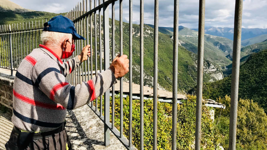 Theo Carilli, ông cảm thấy hài lòng với cuộc sống hiện tại. "Chúng tôi có một cuộc sống rất đơn giản. Chúng tôi có không khí trong lành, sự yên bình và nguồn nước sạch. Bất cứ khi nào tôi phải đến thành phố lớn, tôi đều cảm thấy không khỏe, tôi ghét sự ồn ào", Carilli cho hay.