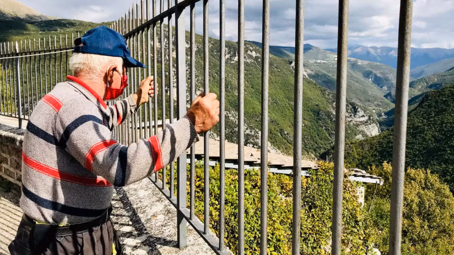 Theo Carilli, ông cảm thấy hài lòng với cuộc sống hiện tại. "Chúng tôi có một cuộc sống rất đơn giản. Chúng tôi có không khí trong lành, sự yên bình và nguồn nước sạch. Bất cứ khi nào tôi phải đến thành phố lớn, tôi đều cảm thấy không khỏe, tôi ghét sự ồn ào", Carilli cho hay.