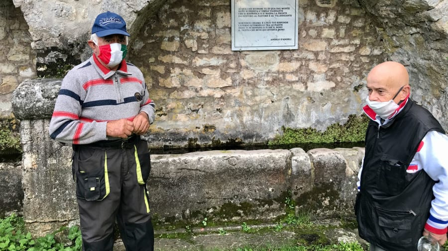 "Vào mùa đông, tuyết rơi và rất lạnh. Nhưng chúng tôi đã quen với điều đó", ông Carilli chia sẻ.