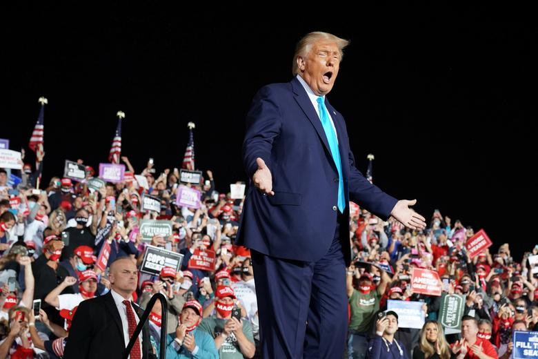 Tổng thống Trump phát biểu tại sự kiện vận động tranh cử diễn ra tại sân bay quốc tế Harrisburg ở Pennsynvania ngày 26/9.