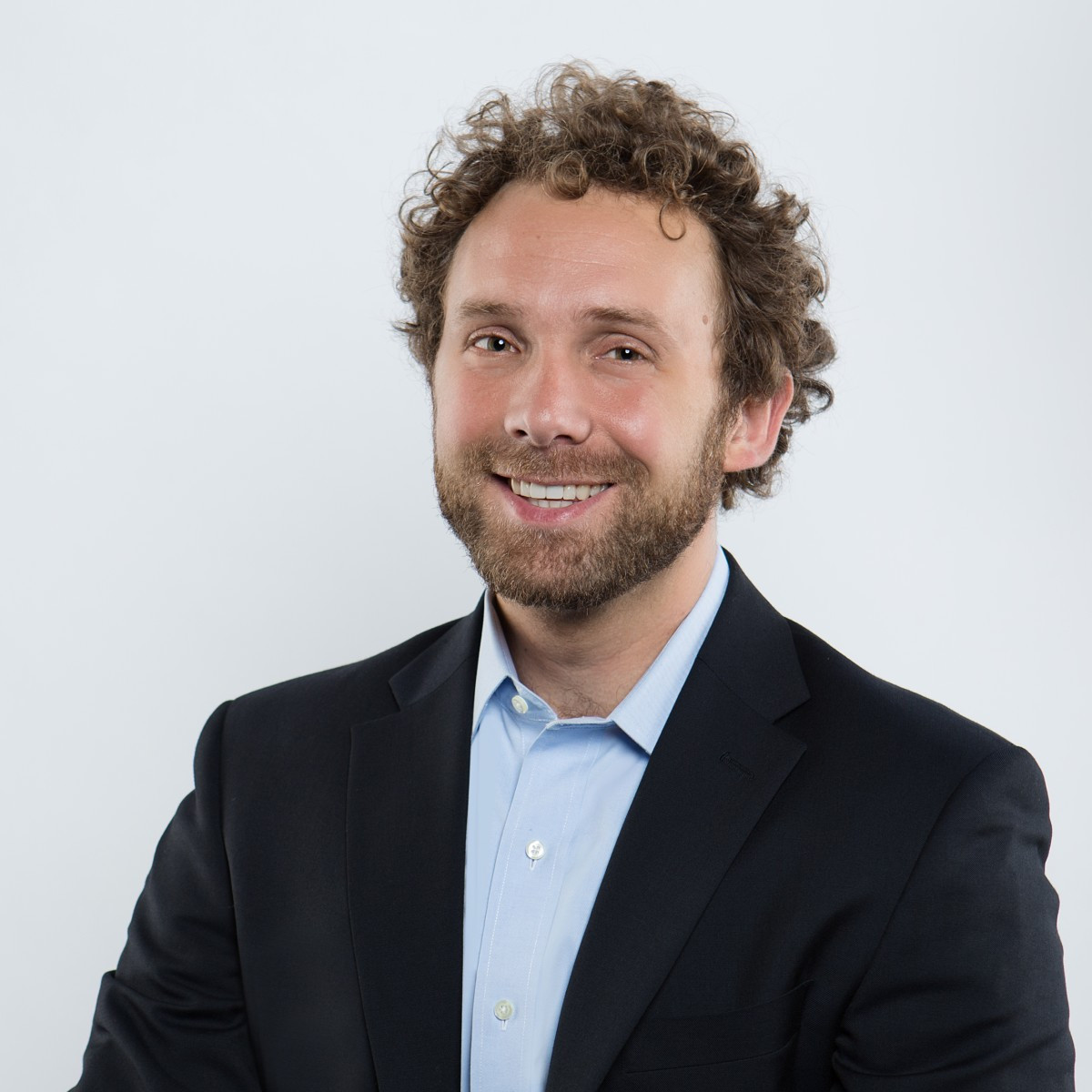 Từ đó, Lukas Walton trở nên ngày càng giàu có nhờ sở hữu các cổ phần của Walmart, First Solar và Ngân hàng Arvest dù anh không làm việc trong các tập đoàn này. Ảnh: Forbes. 