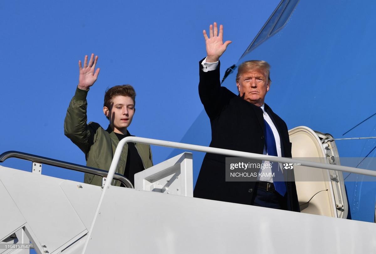 Ve dien trai cua “Hoang tu Nha Trang” Barron Trump mac COVID-19-Hinh-10