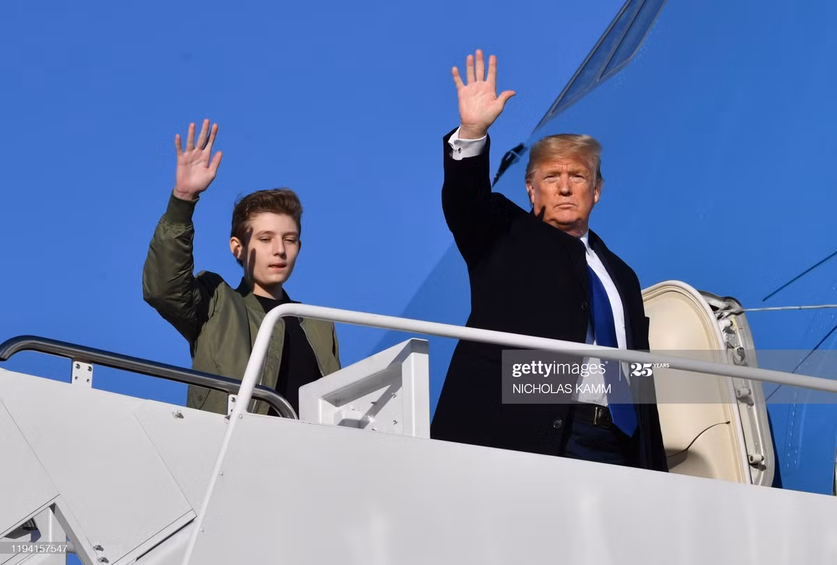 Ve dien trai cua “Hoang tu Nha Trang” Barron Trump mac COVID-19-Hinh-10