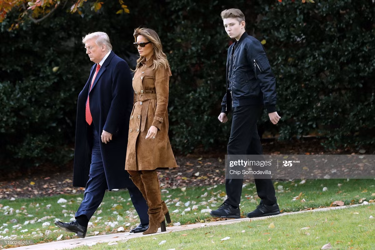 Ve dien trai cua “Hoang tu Nha Trang” Barron Trump mac COVID-19-Hinh-6