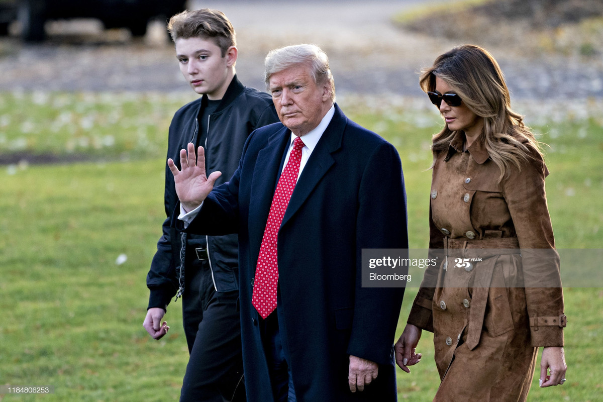Ve dien trai cua “Hoang tu Nha Trang” Barron Trump mac COVID-19-Hinh-3