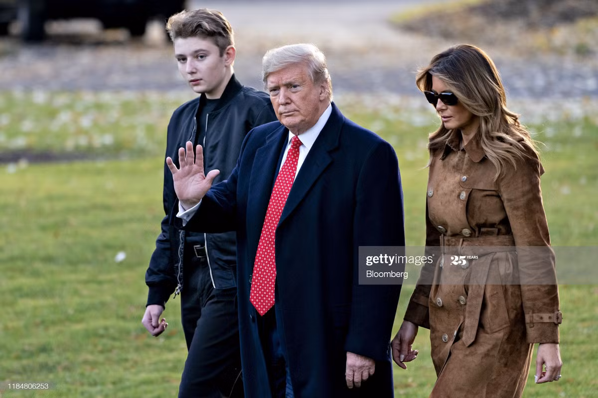 Ve dien trai cua “Hoang tu Nha Trang” Barron Trump mac COVID-19-Hinh-3