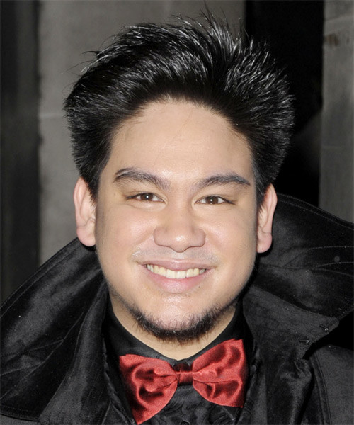 Hoàng tử Azim được biết đến như một người ủng hộ nhiệt tình cho các ngành nghệ thuật và sáng tạo, hào phóng quyên góp cho nhiều hoạt động liên quan đến thanh niên và người khuyết tật. Ảnh: HS.