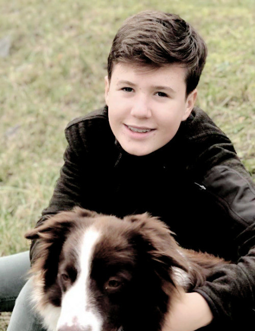 Cậu cũng là thành viên đầu tiên của Hoàng gia Đan Mạch theo học ở một trường công lập. Ảnh: Tumblr.