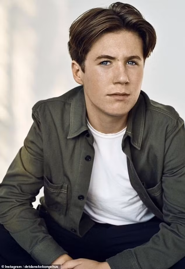 Nhân dịp sinh nhật 15 tuổi của Hoàng tử Christian hôm 15/10 vừa qua, Hoàng gia Đan Mạch công bố một số bức ảnh về vị hoàng tử điển trai này. Ảnh: Instagram.