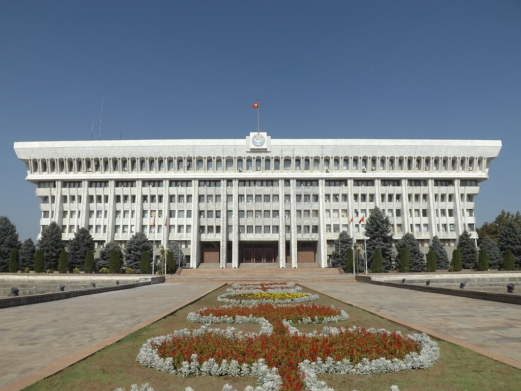 Được biết, tòa nhà này đã bị hư hại do đám cháy bùng phát trong cuộc bạo loạn 10 năm trước. Nhiều hồ sơ lưu trữ trong đó bị cháy rụi. Ảnh: Flickr.