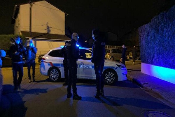 Toan canh vu thay giao Phap bi hoc sinh nguoi Nga chat dau