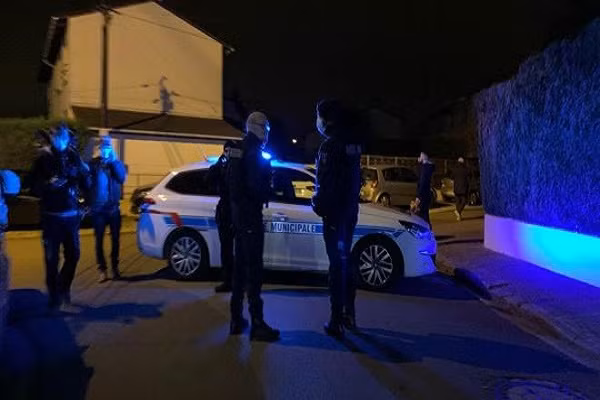 Toan canh vu thay giao Phap bi hoc sinh nguoi Nga chat dau