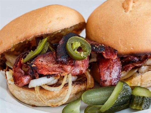 Người ta sử dụng rất nhiều muối để ngăn ngừa các loại trái cây, rau, và thịt không bị thối rữa. Đó là lý do tại sao thức ăn chế biến sẵn bao giờ cũng chứa một lượng muối lớn, rất xấu cho bất cứ ai bị huyết áp cao.