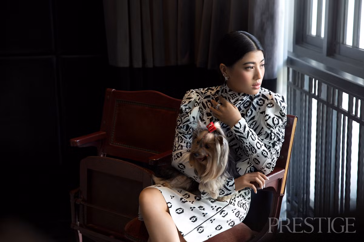 Công chúa Sirivannavari nổi tiếng trong cả lĩnh vực thể thao lẫn thời trang, từng đại diện Thái Lan tham gia các cuộc tranh tài thể thao khu vực ở môn cầu lông và cưỡi ngựa. Ảnh: Prestige.