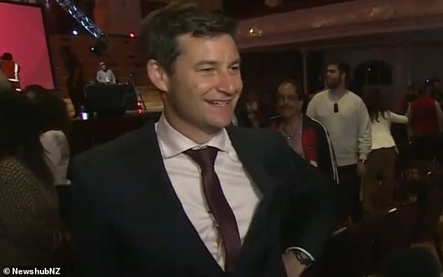 "Tôi muốn bên cạnh ủng hộ Jacinda Ardern, đảm bảo rằng cô ấy không bỏ bữa và luôn nhớ ngủ đủ giấc", ông Gayford từng chia sẻ trong một cuộc phỏng vấn với tờ Herald. Ảnh: Daily Mail.